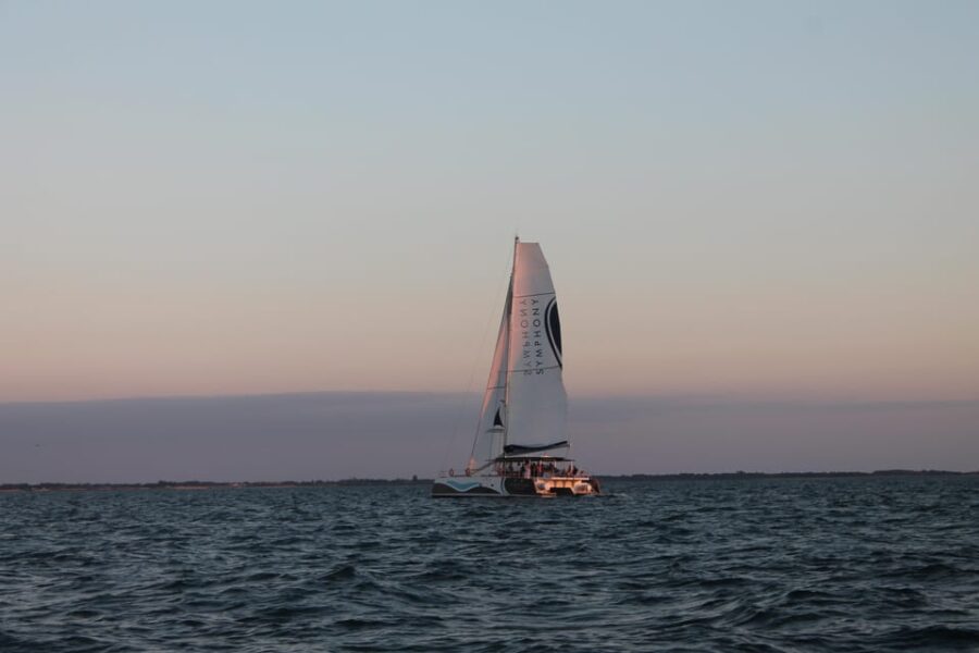 Saint-Martin-de-Ré: Sunset Catamaran Cruise (2h00) - Activity Overview