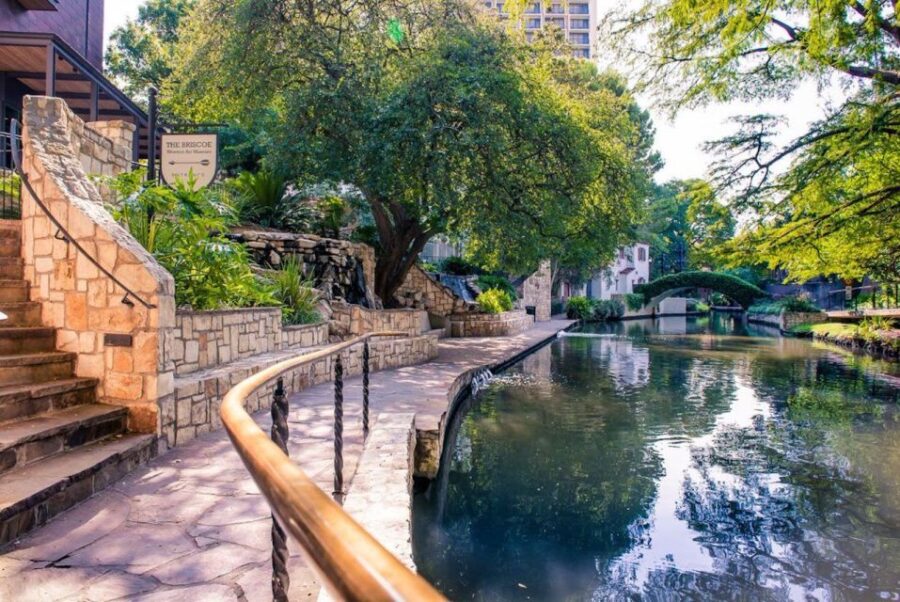 San Antonio: Small Group Tour W/ Alamo, Tower & River Cruise