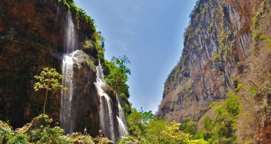 San Cristobal: Sima De Las Cotorras & Aguacero Waterfalls