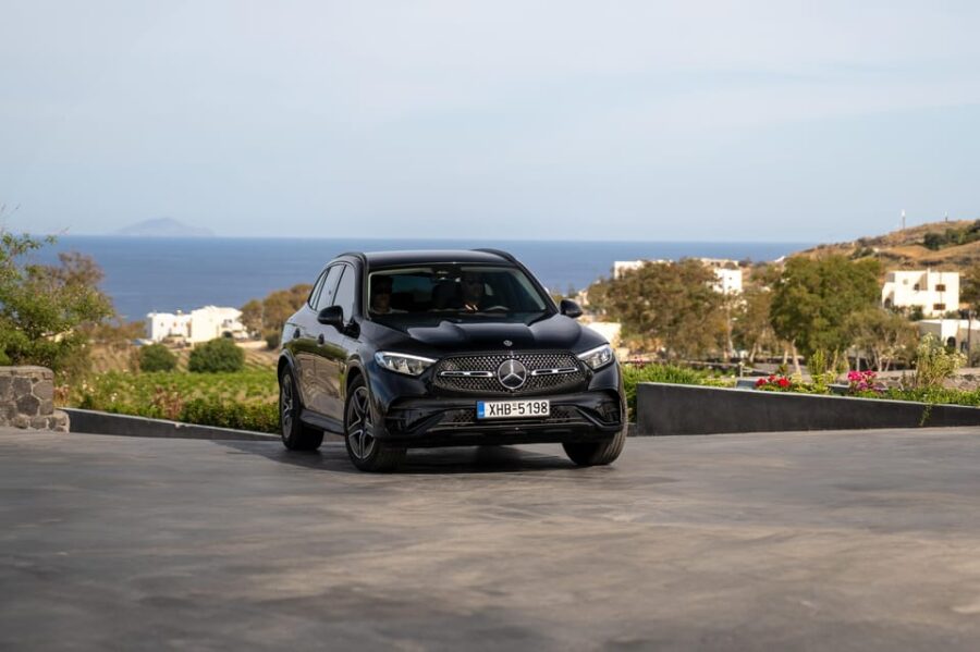 Santorini: Luxurious VIP Transfers Airport & Port