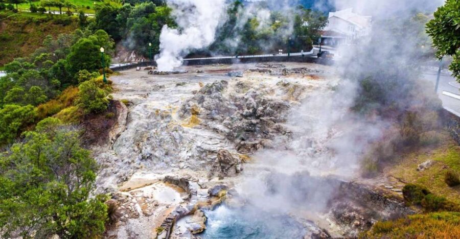 Sao Miguel: Furnas Volcano & Tea Plantation Tour & Lunch