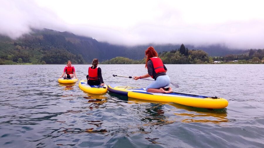 São Miguel: Sete Cidades Lagoon Standup Paddleboard Yoga