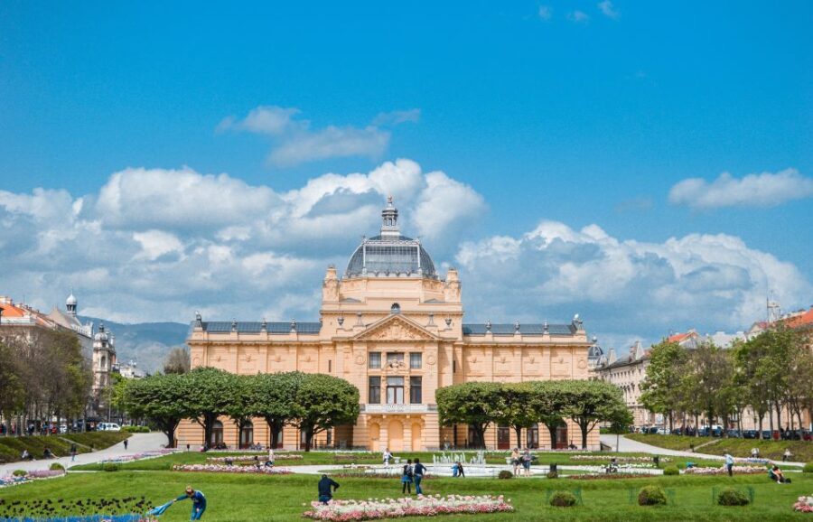 Sarajevo: 1-Way Private Transfer to Zagreb or Opposite