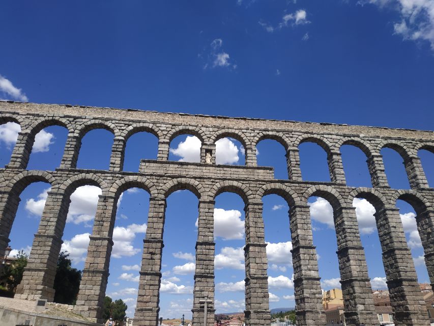 Segovia: Guided Walking Tour With Alcázar Entry