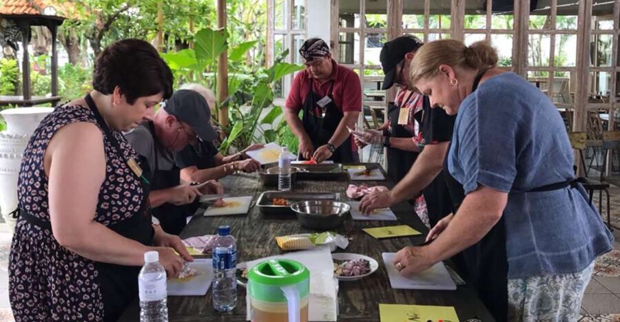Seminyak: Balinese Cooking Class & Market Tour