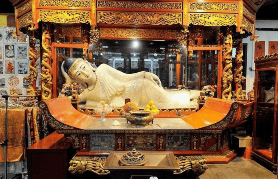 Shanghai Private Higlights City Tour With Guide and Transfer - Jade Buddha Temple
