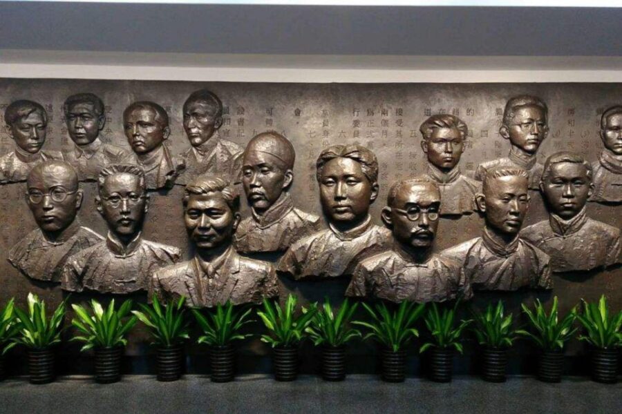 Shanghai: Xintiandi, CCP Museum and French Concession Tour