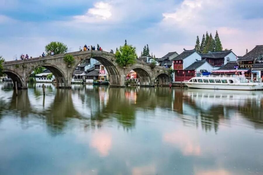 Shanghai: Zhujiajiao Private Tour W/ Boat Ride & Garden