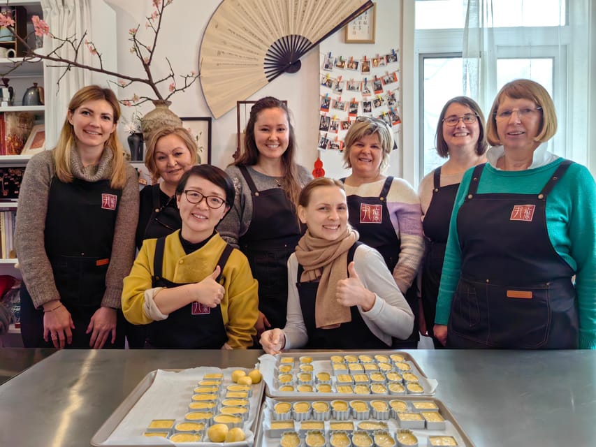Shanghai:Pineapple Cake Making+Longjing Tea Ceremony