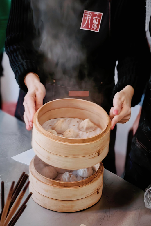 Shanghai:Soup Dumpling Making in Shikumen New Style Linong