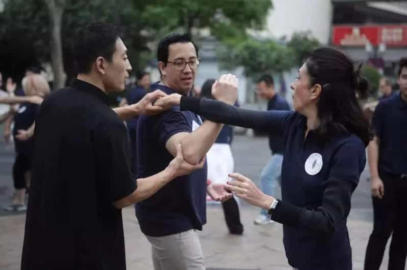 Shanghai:Wing Chun Kung Fu in Shanghais Beautiful Park - Martial Art Overview