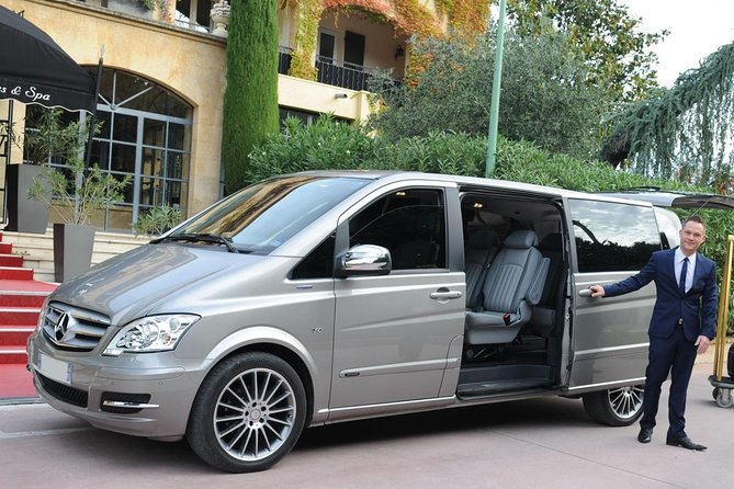 Shared Arrival Transfer: Seville Airport to Hotel