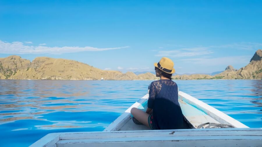 Sharing Full Day Komodo Tour For Backpacker With Slow Boat