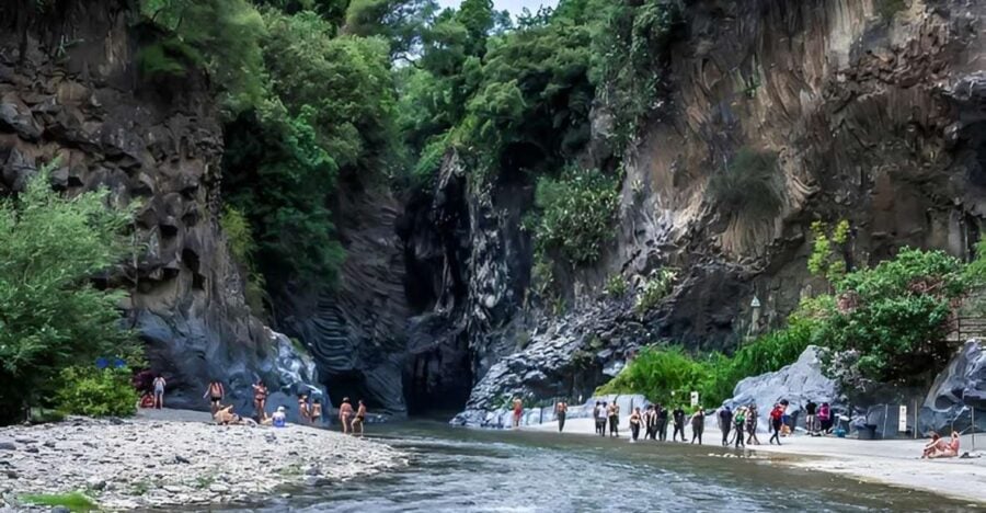 Sicily: Etna and Alcantara Gorges Full-Day Tour With Lunch