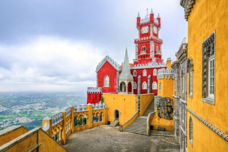 Sintra: Fast Track Entry to Pena Palace & Park + Audioguide
