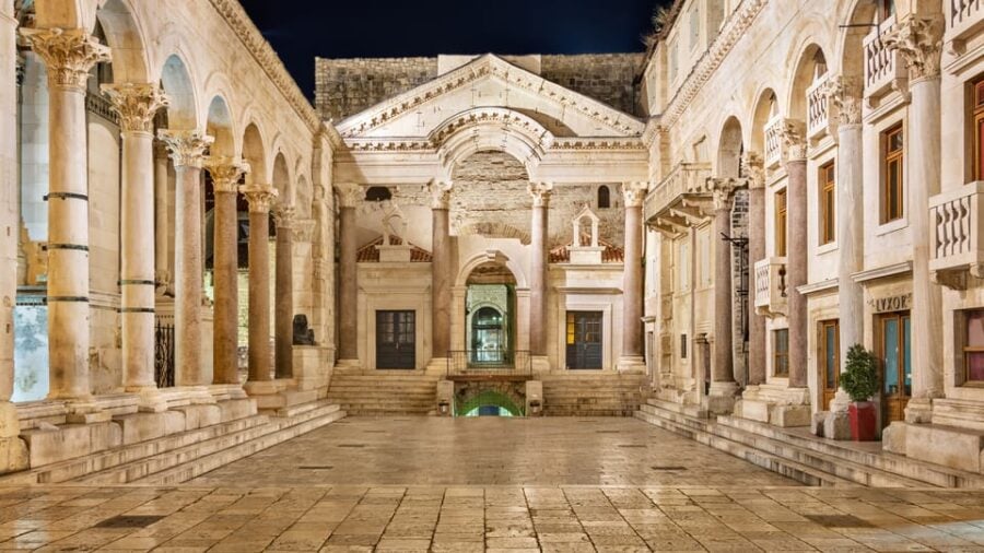 Small Group Diocletians Palace Tour + Vestibule Dome Selfie