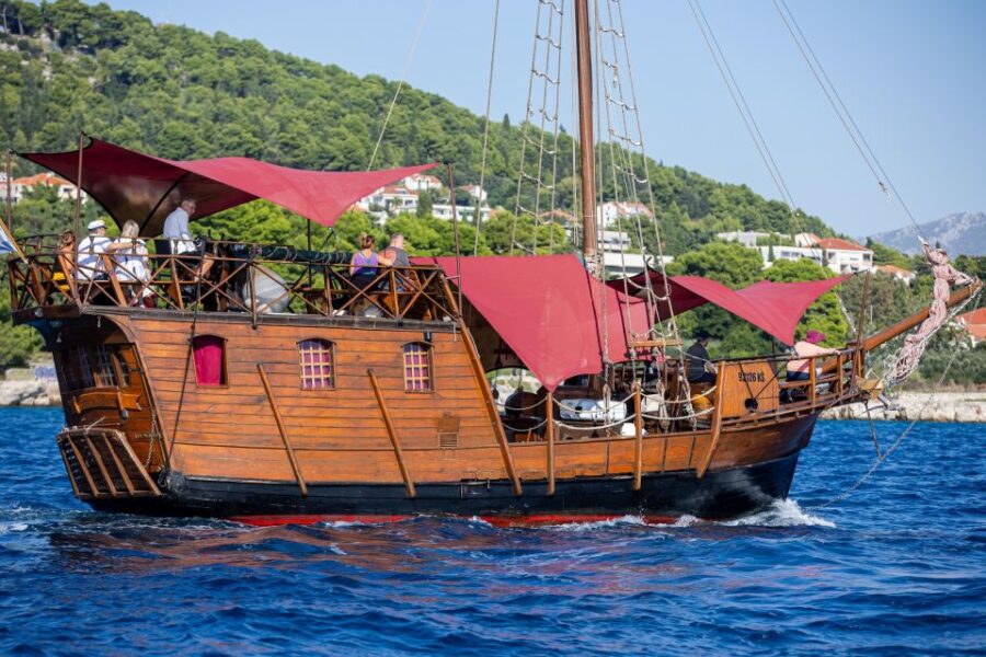 Split: Cruise on Columbos Pirate Ship Santa Maria
