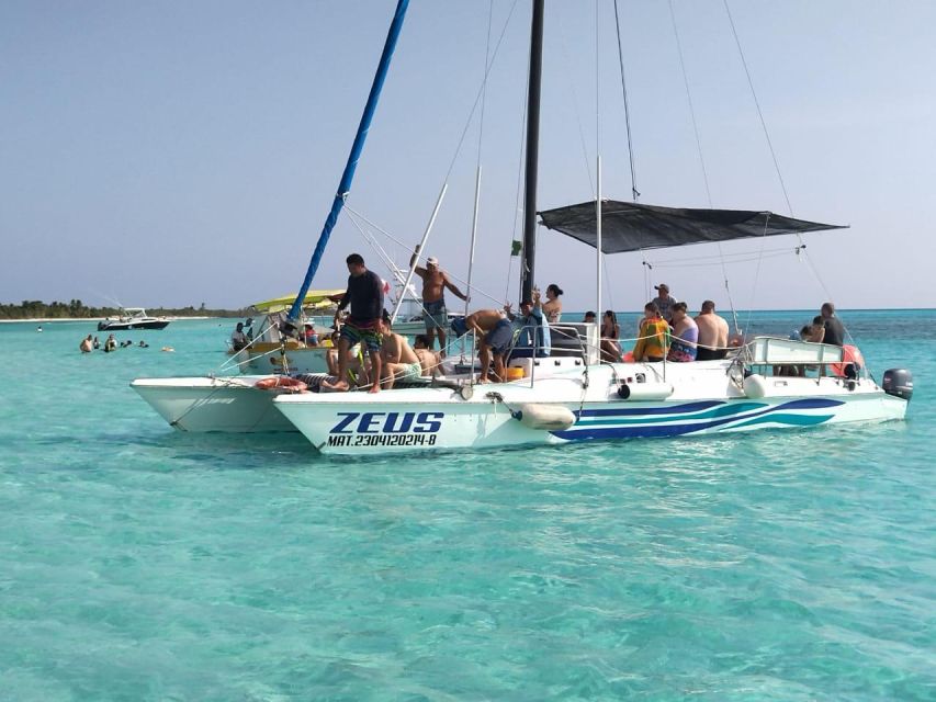 Starfish, Stingrays and the Turtle Bay by Catamaran