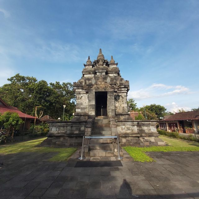 Sunrise at Punthuk Setumbu, Borobudur Temple, Mendut & Pawon