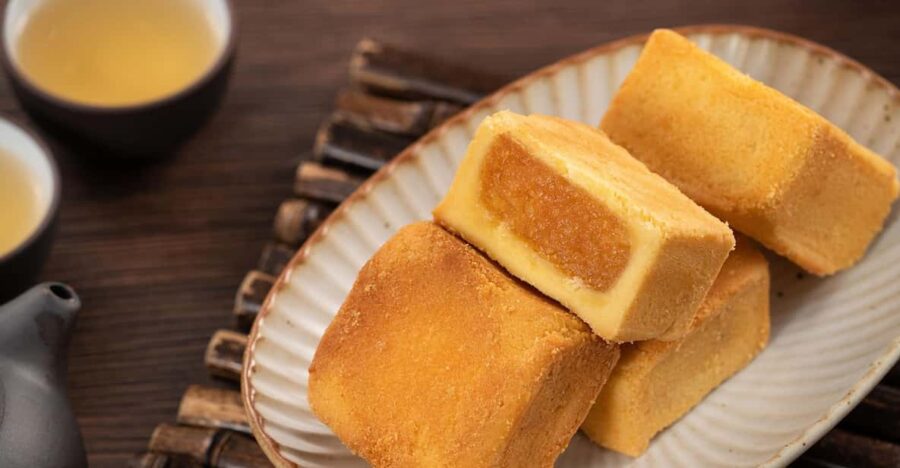 Sweets to Streets: Taipei Adventure With 🍍 Cake DIY