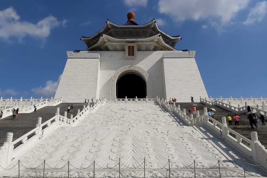 Taipei City Tour With National Palace Museum Ticket