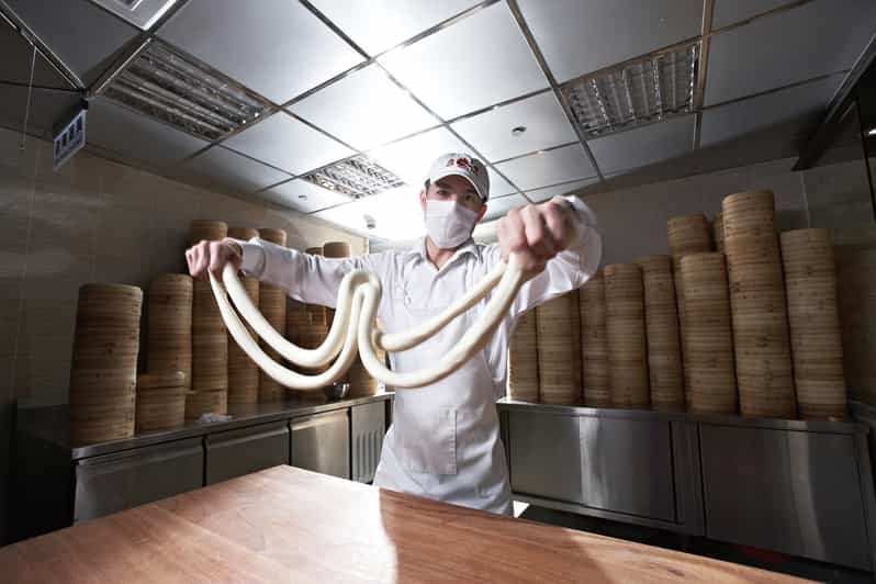 Taipei: Din Tai Fung Restaurant Experience
