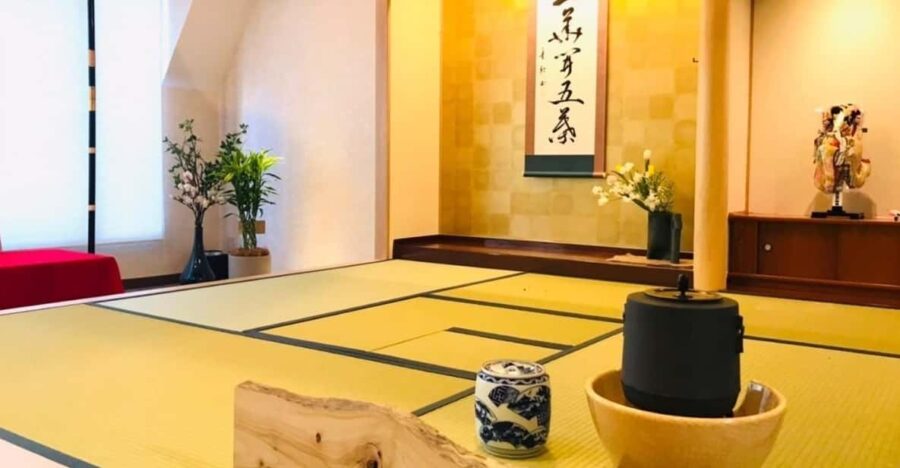 Tea Ceremony Experience in Japanese-Style Room 60MIN