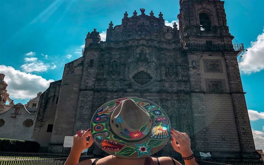 Tepotzotlan: Magical Guided Christmas Markets Walking Tour