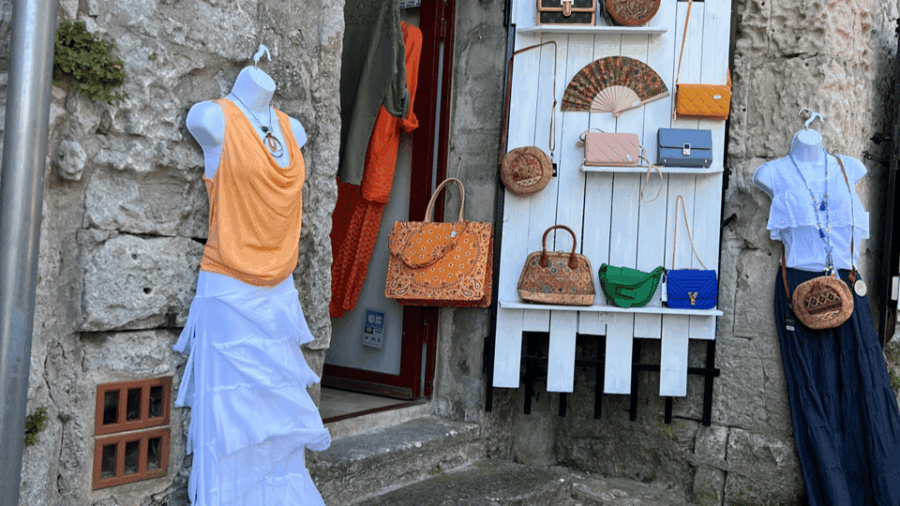 The Essence of Provence : Avignon, St Rémy, Les Baux, Arles