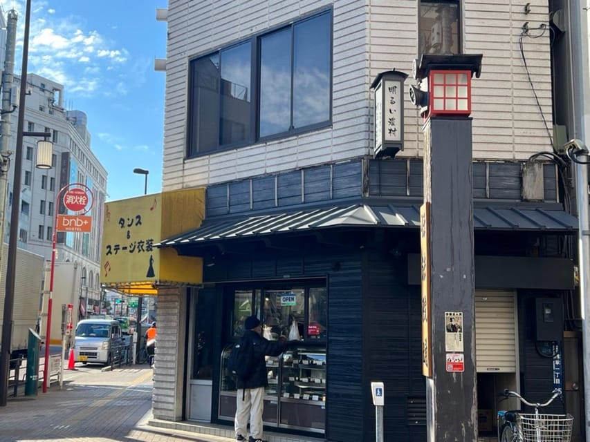 Tokyo Asakusa Morning Temple and Onigiri Walking Tour