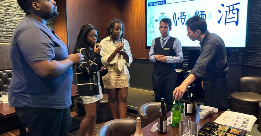 Tokyo: Sake Tasting Experience With Snacks