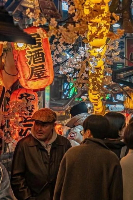 Tokyo: Shinjuku District Guided Half-day Tour at Night