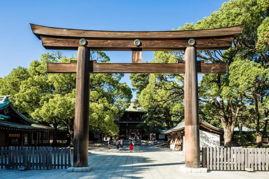 Tokyo's Love Story: A 3-Hour Private Couple's Walking Tour - Shinjuku Gyoen National Garden