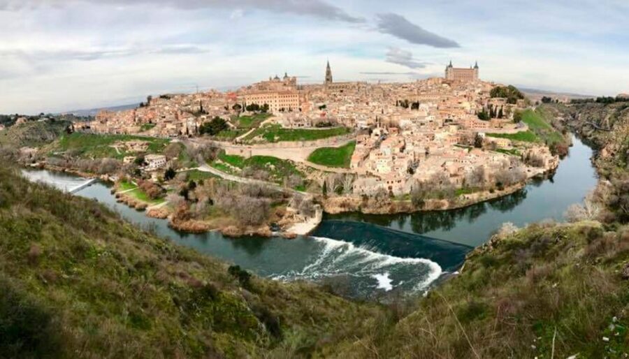 Toledo: Three Cultures Walking Tour in Spanish