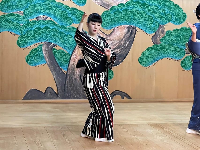Traditional Japanese Dance Lesson Buyo for Men and Women!