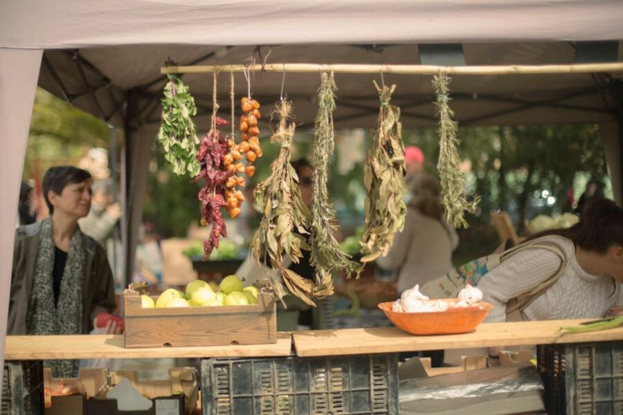 TRADITIONAL MARKET, WINERIES AND TASTINGS TOUR