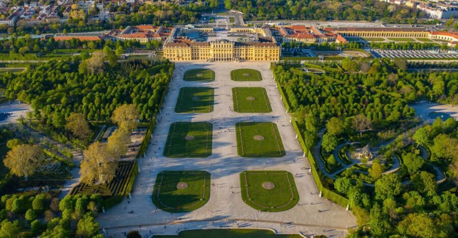 Transfer From Prague to Vienna With 2h for Sightseeing