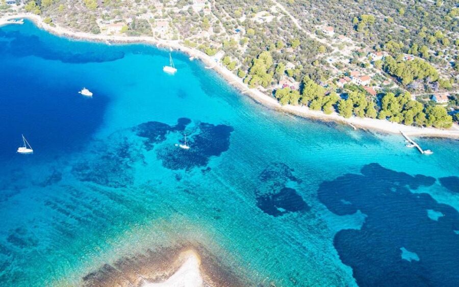 Trogir: Blue Lagoon, Maslinica, and Solinska Bay Boat Tour