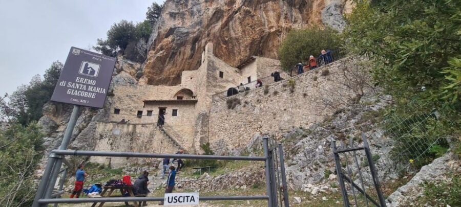 Umbria: Menotre Valley and Rasiglia Hiking Tour With Lunch - Tour Overview