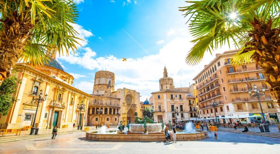 Valencia: Between Two Gates Self-Guided Smartphone Tour