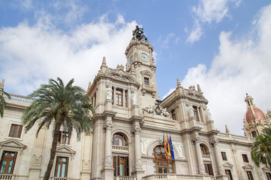 Valencia: Self-Guided City Exploration Game and Walking Tour