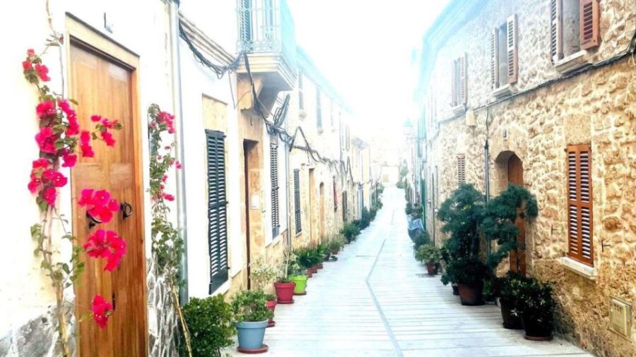 Valldemossa: Adventure, Fun Game and City Walk for Couples
