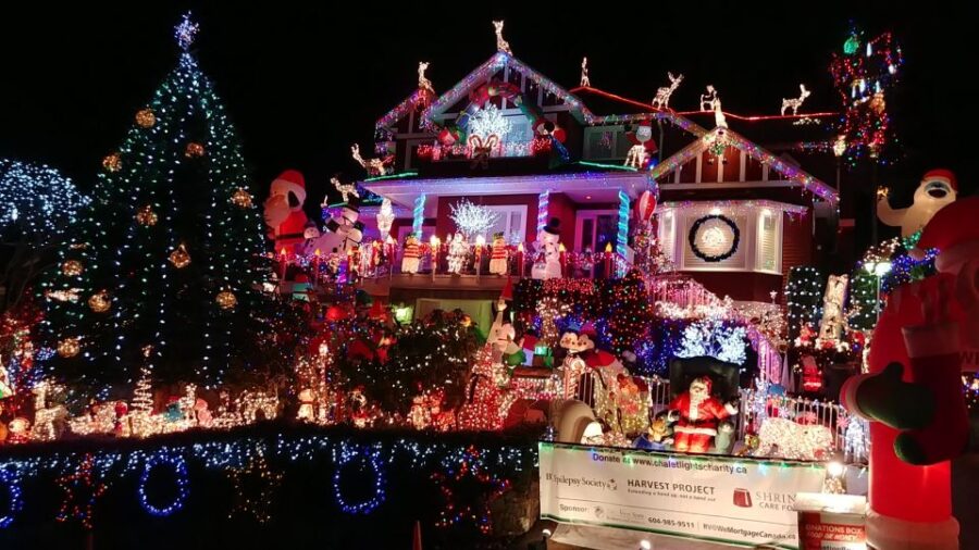 Vancouver: Christmas Tour With Light Festival Entrance