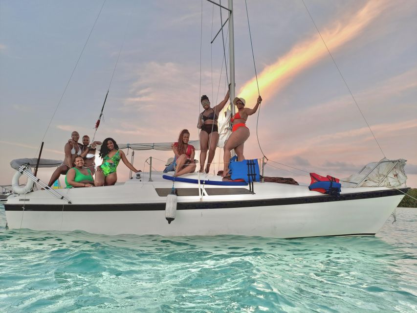 Velero: Sail to Adventure in a Group Through Bacalar