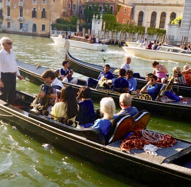 Venice: 30-Minute Gondola Ride on Grand Canal With Serenade - Overview and Pricing