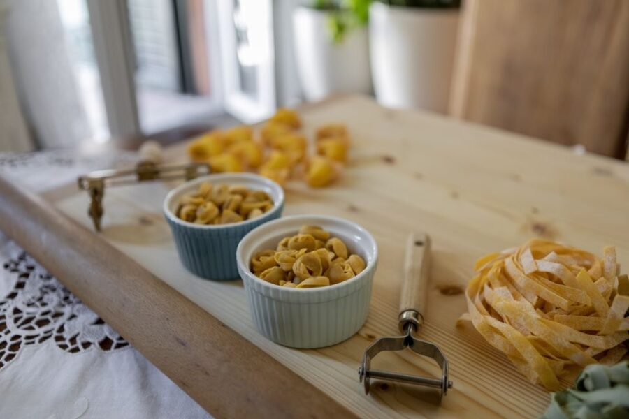 Venice: Pasta and Tiramisu Class at a Locals Home With Wine