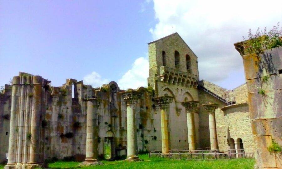 Venosa Tour: Important Roman Places Near Matera