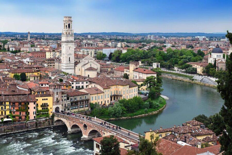 Verona: Private Walking Tour in the City of Love