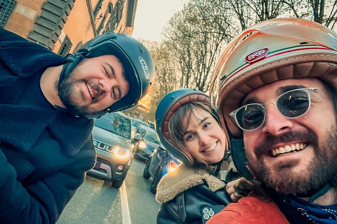 Vespa City Tour & Professional Photoshoot + Local Tiramisu