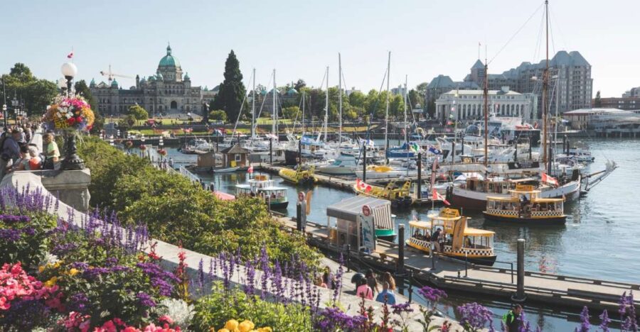 Victoria: Tips-Based City Highlights Walking Tour | 2.5-Hour